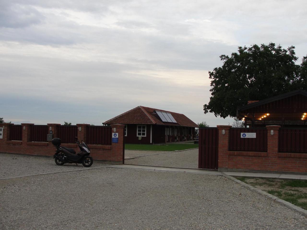 Coffeecamp-Kovilj Hotel Kültér fotó